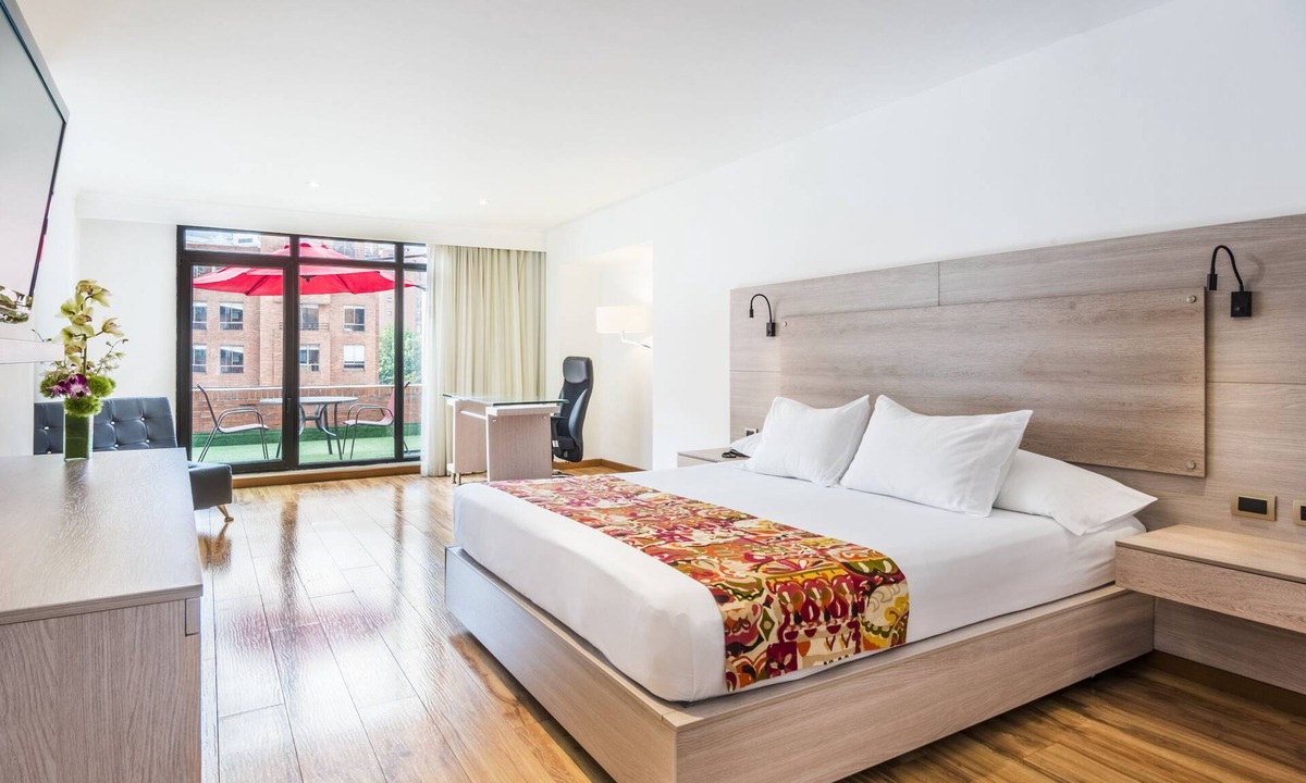 Financial District Hotel | Hotel Rosales Plaza
