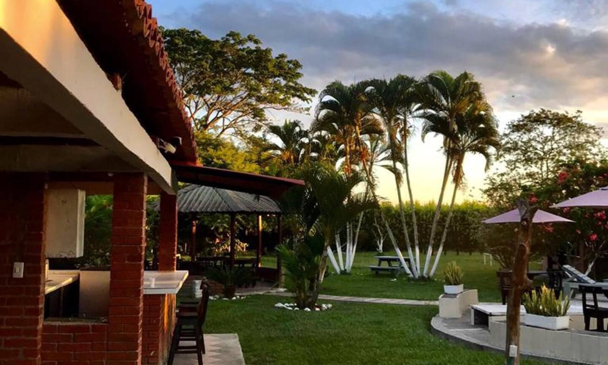 Toro Villa | Inviting 14-bed Villa, Sleeps 29, Parking