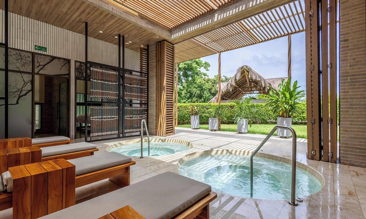 Porto Nao Apartment | Isla Baru retreat with pool & gym access