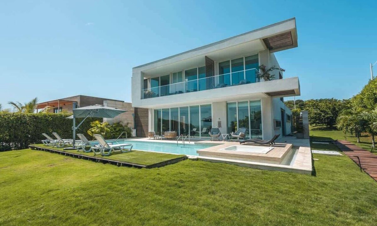 Porto Nao Villa | Island retreat with pool, sauna and Baru beach