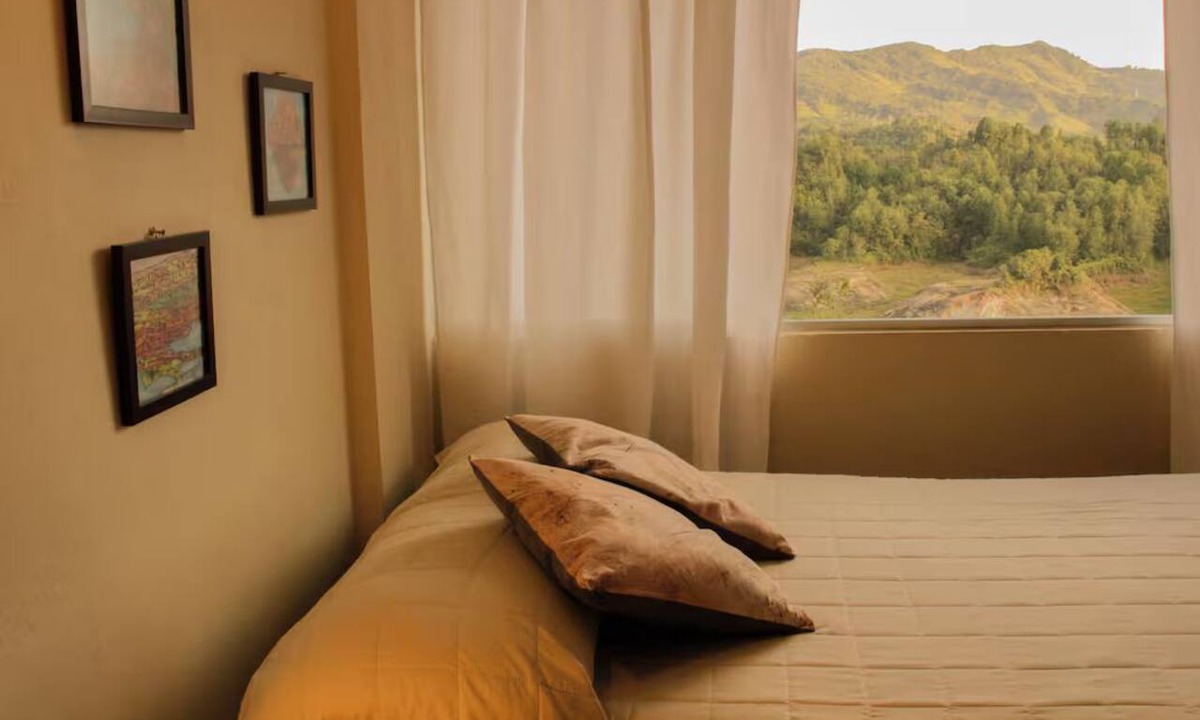 Guatape Cabin | Ivy - with lake view
