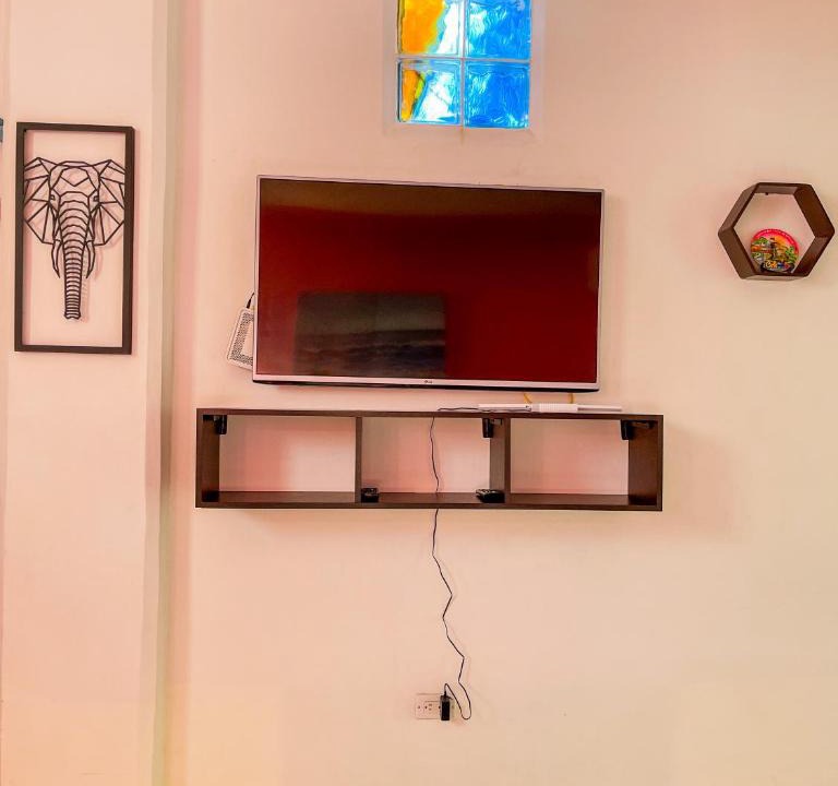 El Cabrero Apartment | King's Apartments 302