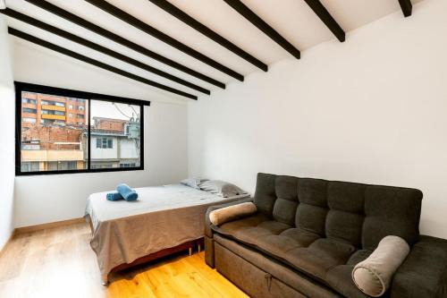 Laureles - Estadio House | L3 9BR Laureles House Rooftop 2 Jacuzzis AC