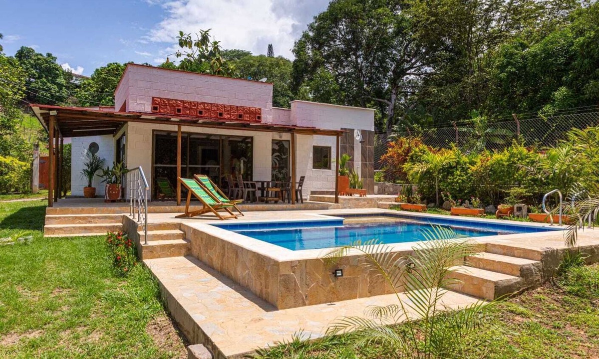 Sopetran Villa | Las Gemelas Farmhouse/House – Pool and Sun for Your Vacation