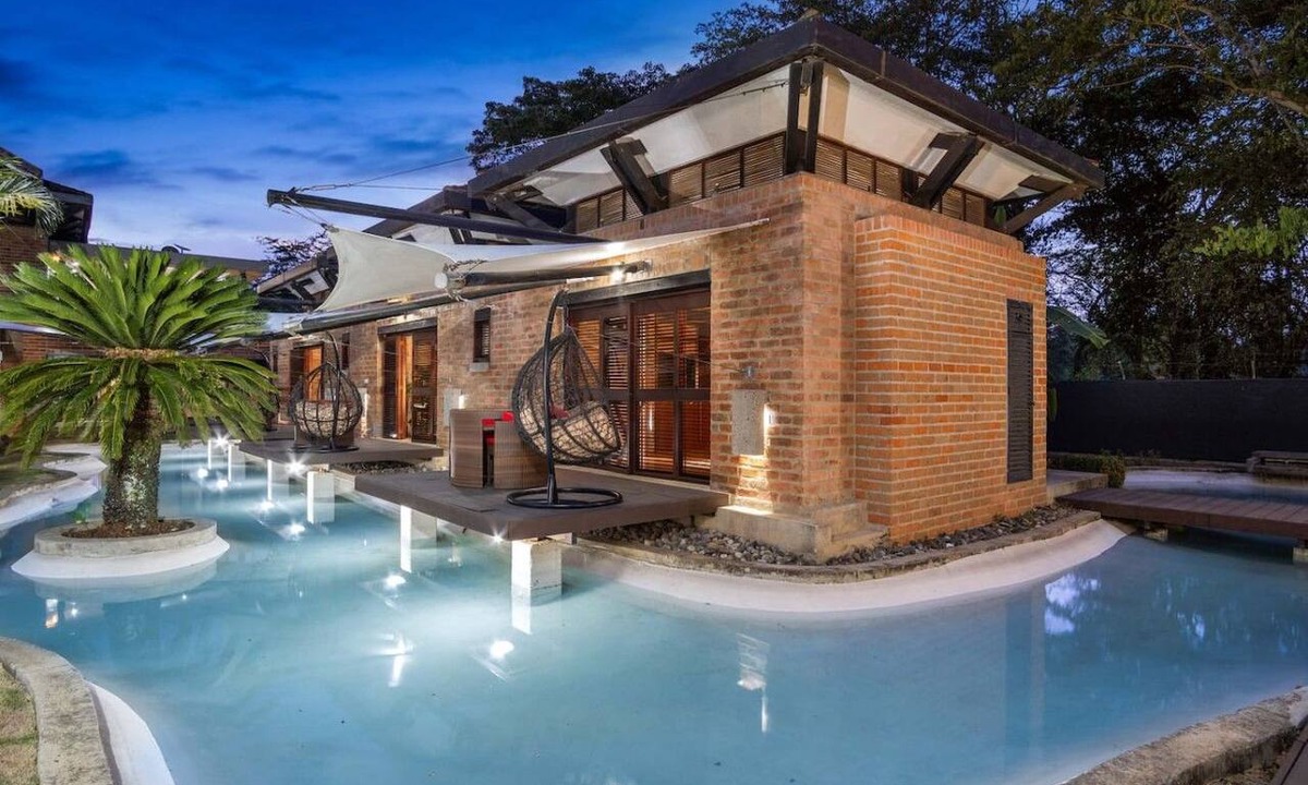 Cali Cottage | Luxury 16-Guest Mansion with Chef Included | Cali