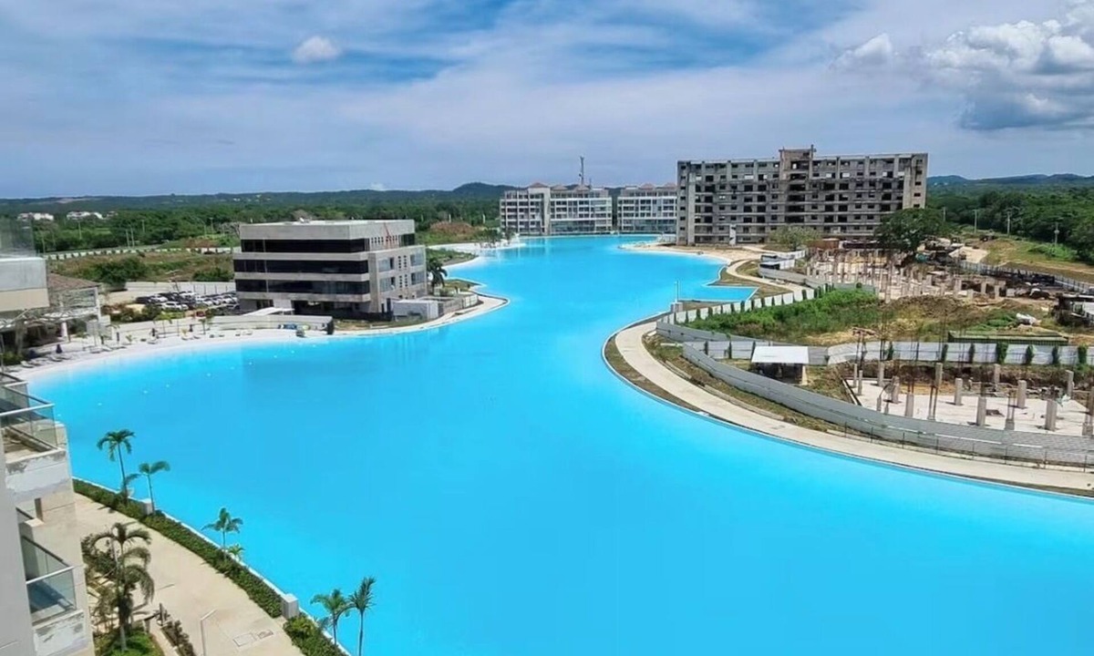 Cartagena District Apartment | "Luxury Apartment at Baia Kristal Cartagena | Pool & WiFi Access".