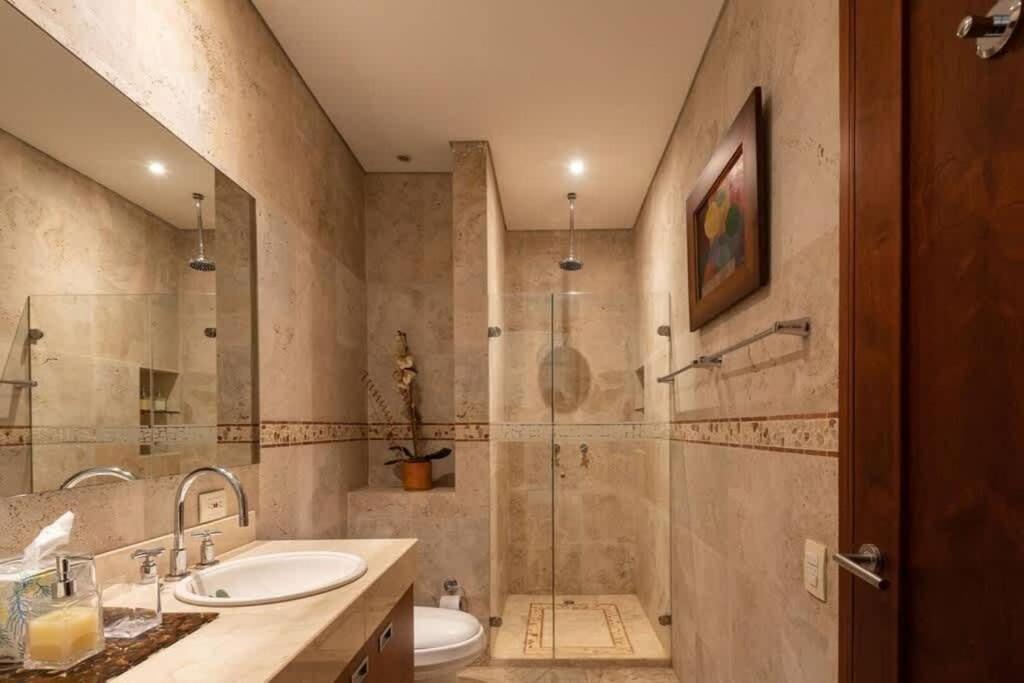 Centro House | Luxury Apartment Private Pool & Rooftop Jacuzzi