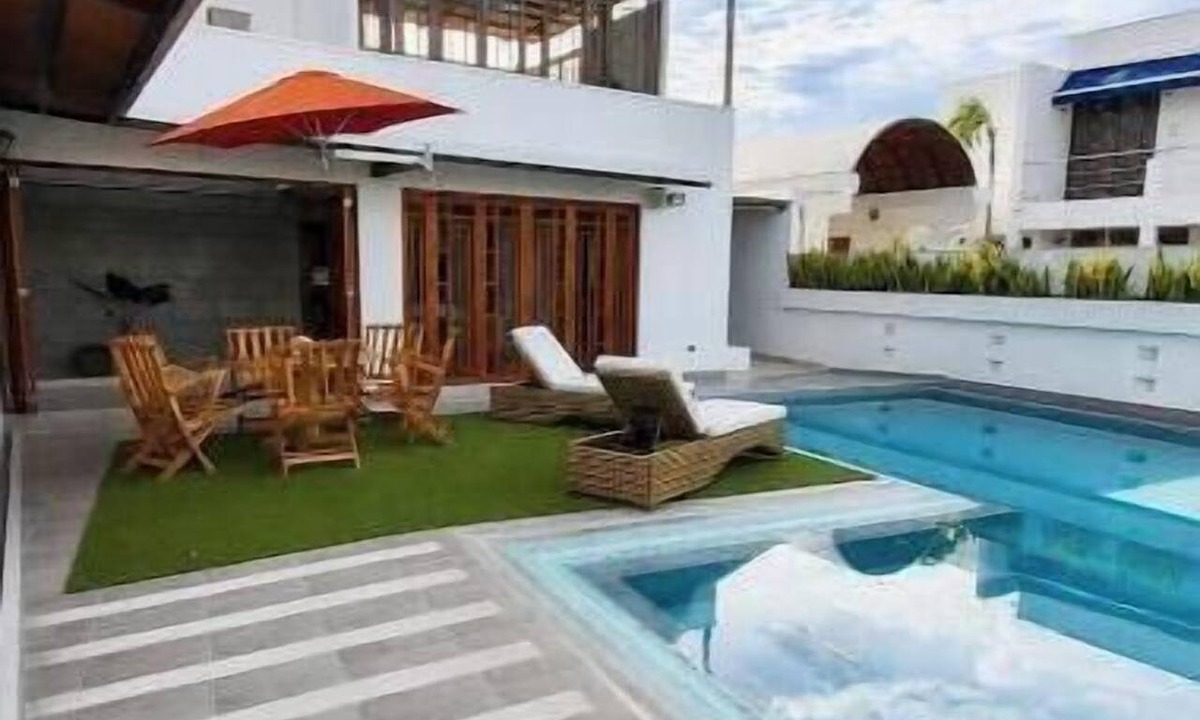 Flandes House | Luxury Villa | Private Pool, Hot Tub, Game Room, Gym, BBQ