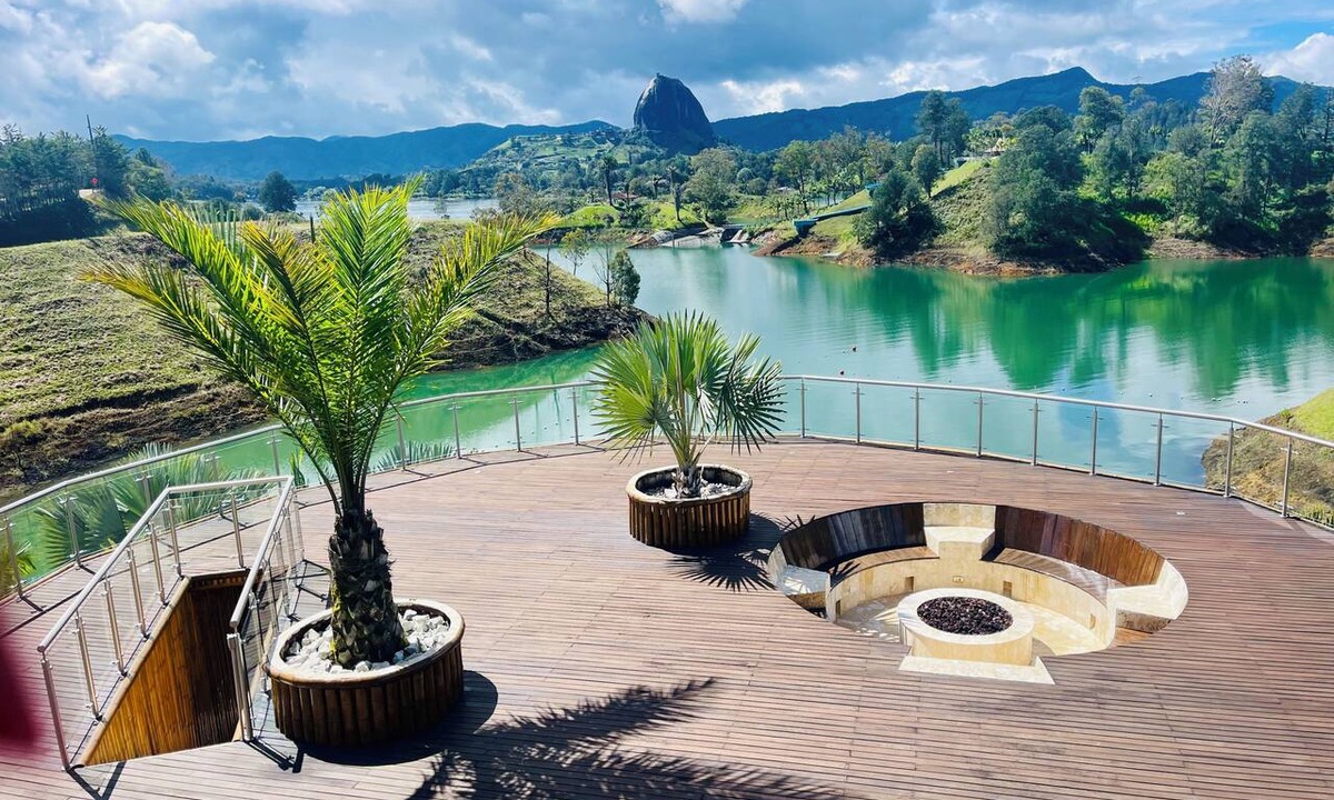Guatape House | Luxury Waterfront Estate, Helipad, Private Dock & Iconic El Peñol Rock Views