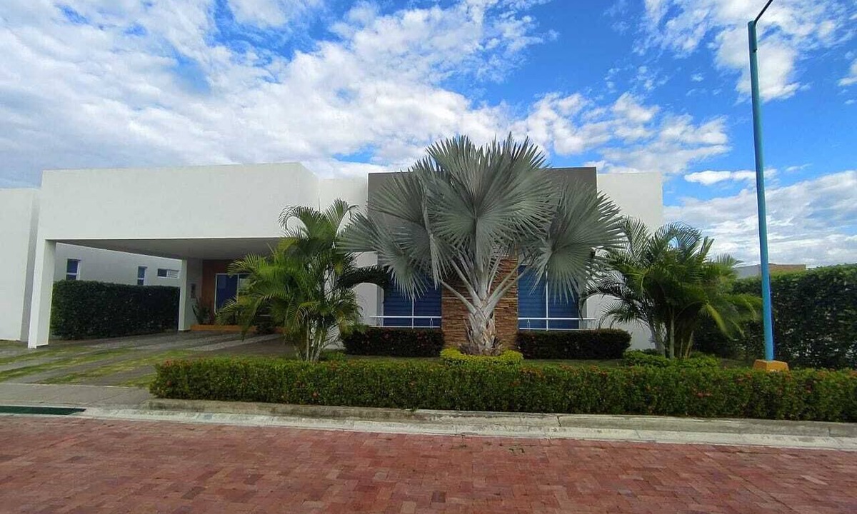 Flandes House | Magnífica casa de 4 dormitorios con aire acondicionado en la vía Flandes Espinal