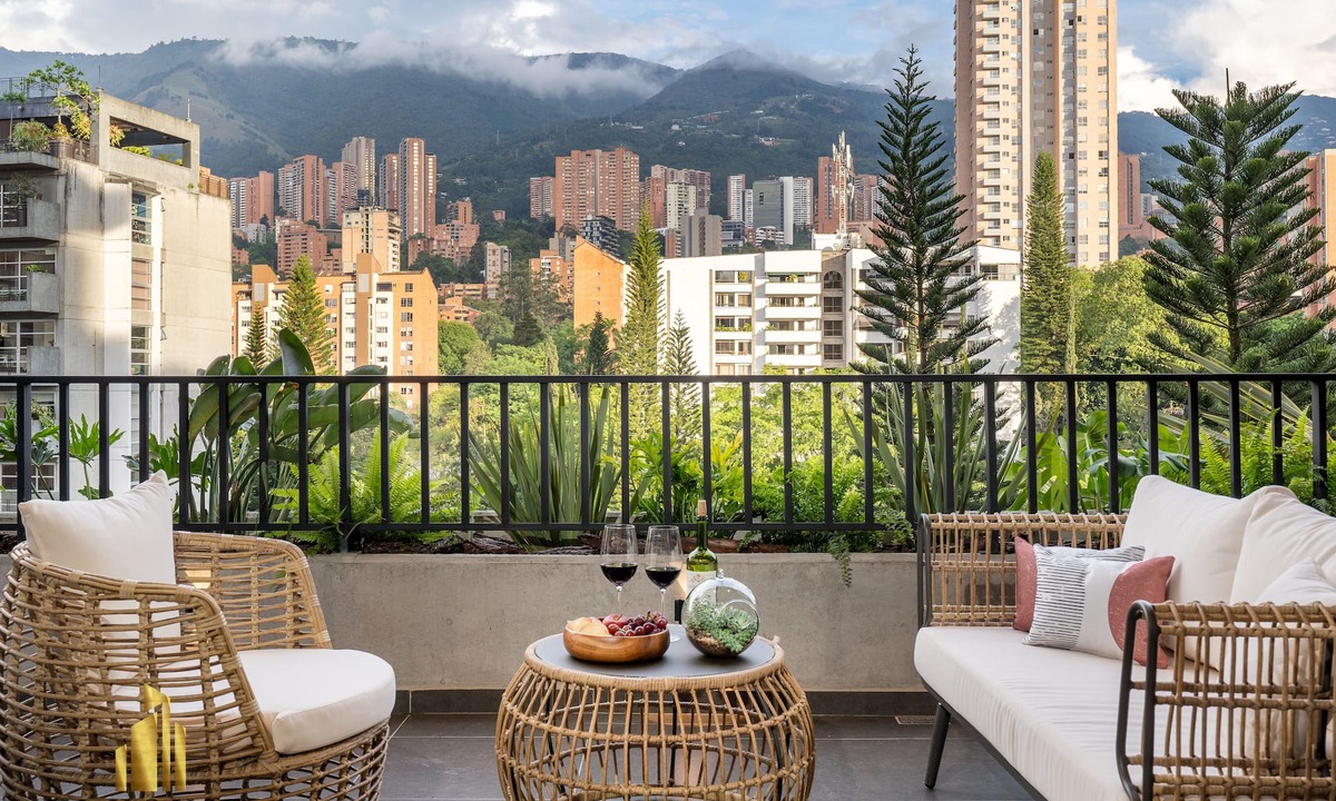 Alejandria Apartment | Morph 902-Luxury Apt in Poblado/Jacuzzi/Balcony