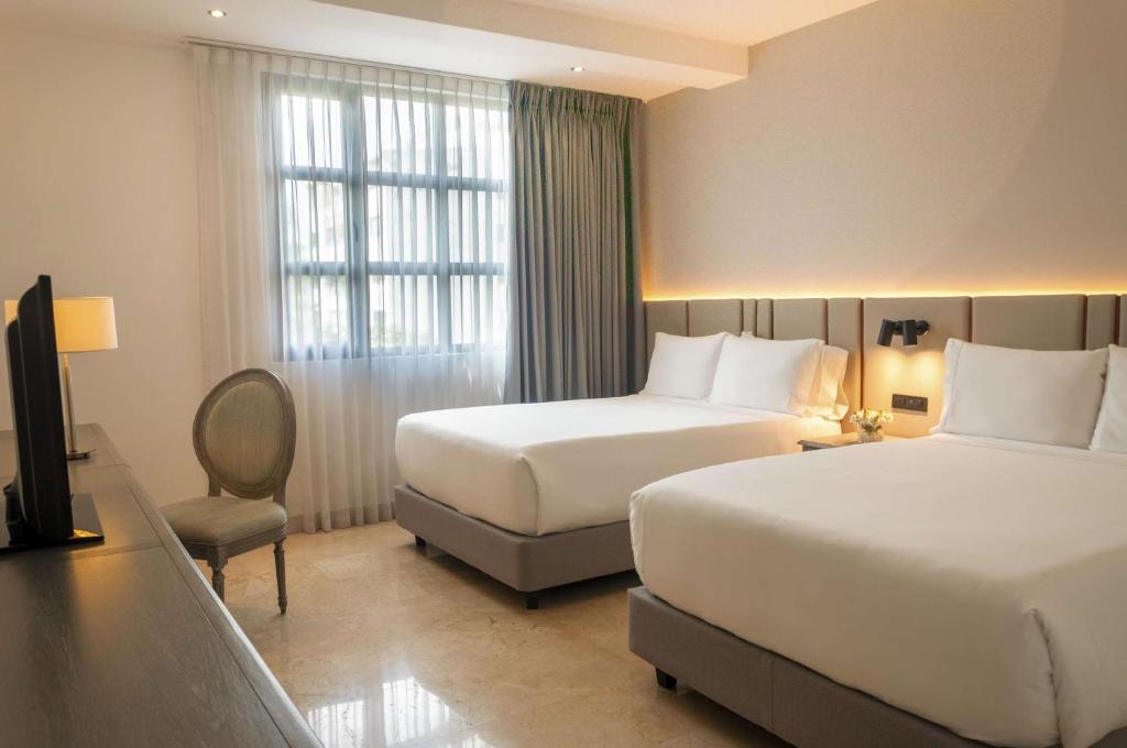 Granada Hotel | NH Boulevard del Río Cali