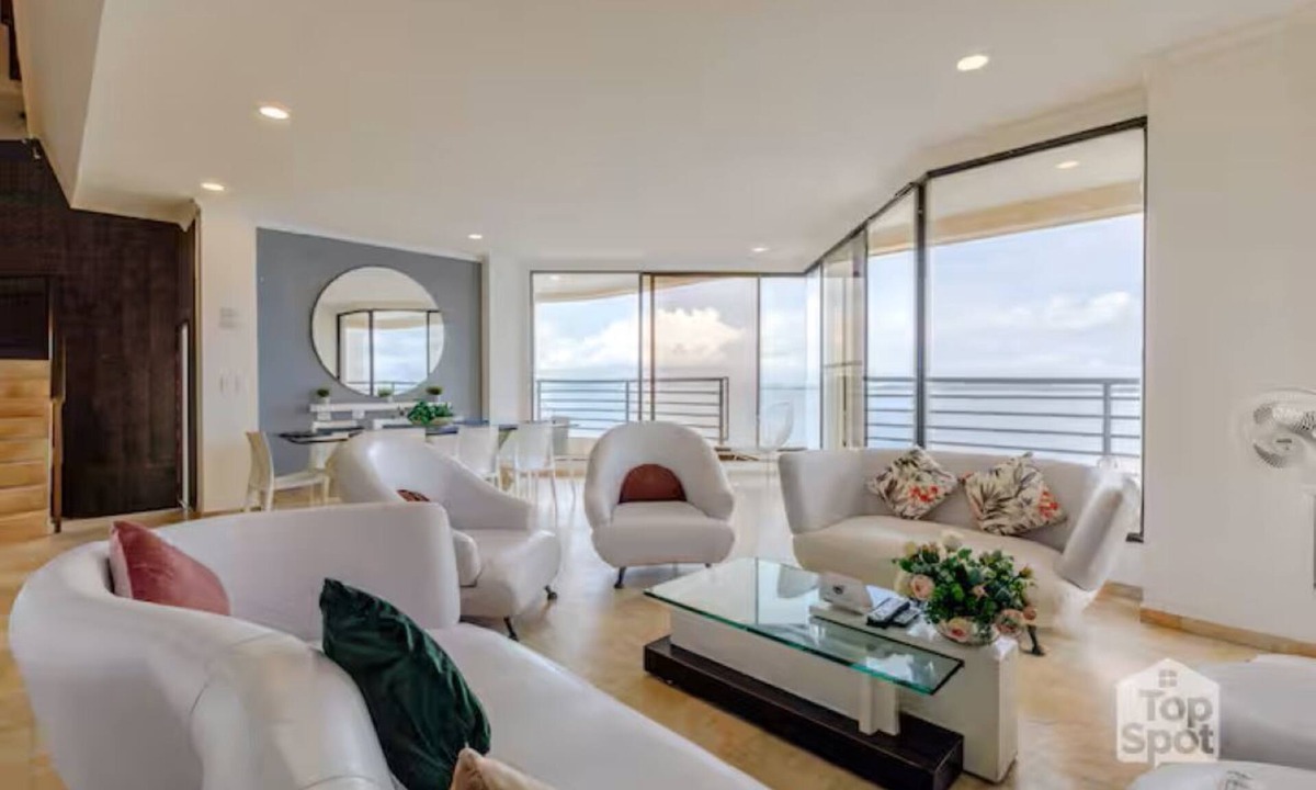 Bocagrande Villa | Oceanfront 4Bdr Triplex PH with Amazing Views!