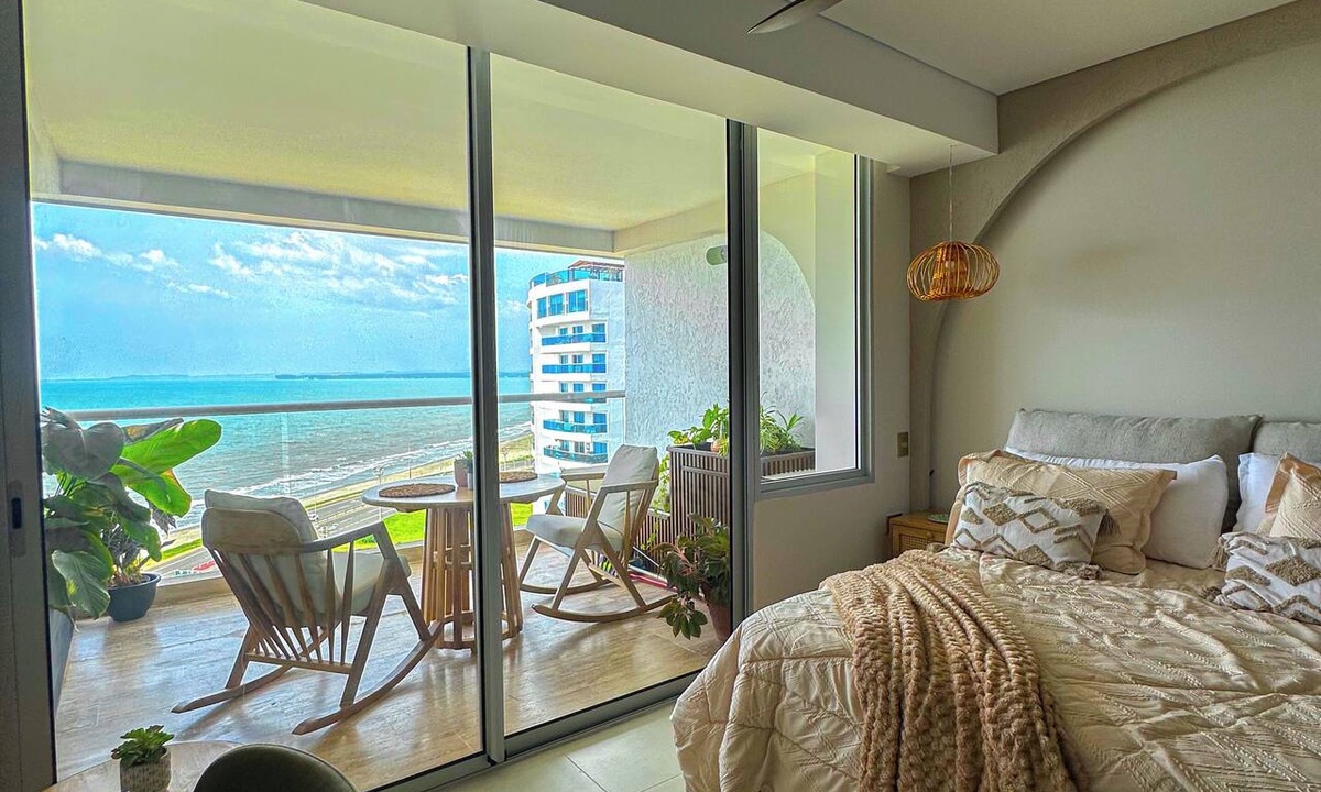 Urbanizacion Eliana Apartment | Oceanfront Suite with Coworking & Pool