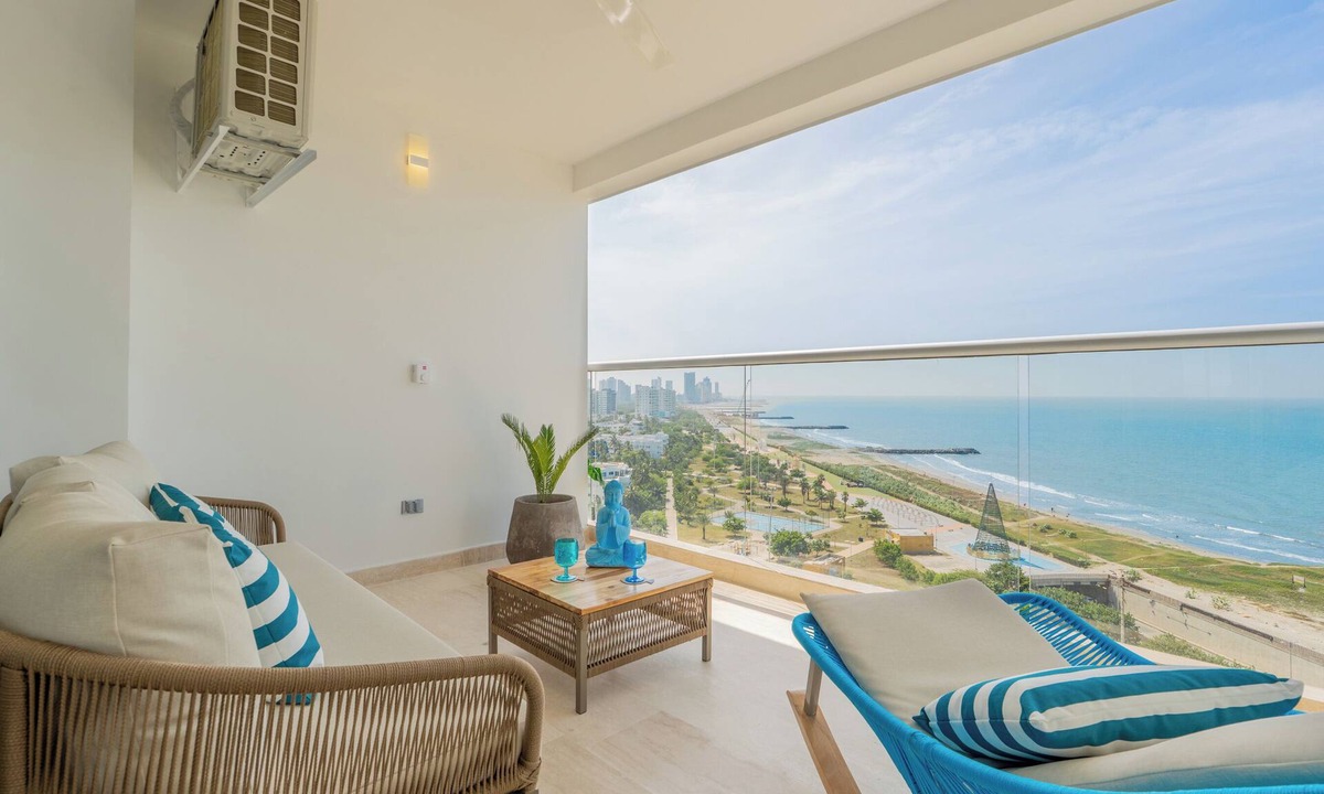 Urbanizacion Eliana Apartment | Oceanfront Loft -Priv Terrace -Pool -Near Airport -Beach Access -Hotel Amenities