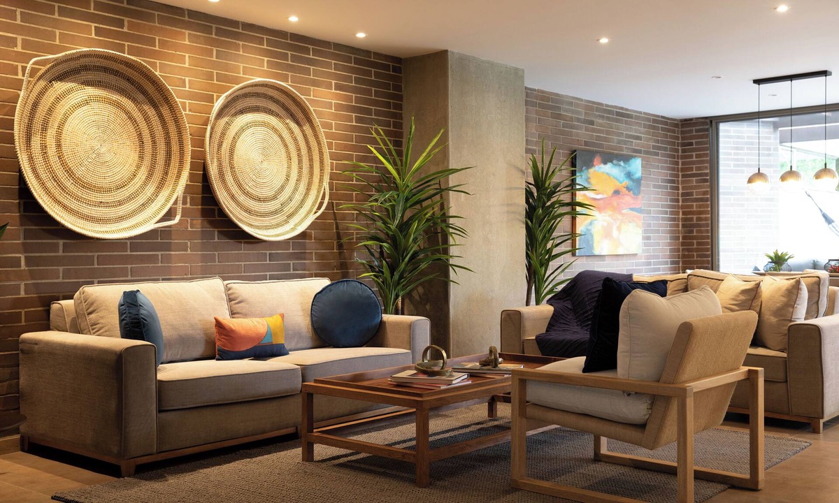 La Florida Apartment | Peaceful Indoor-Outdoor Living 2,023 s.f. Provenza with pool and gym