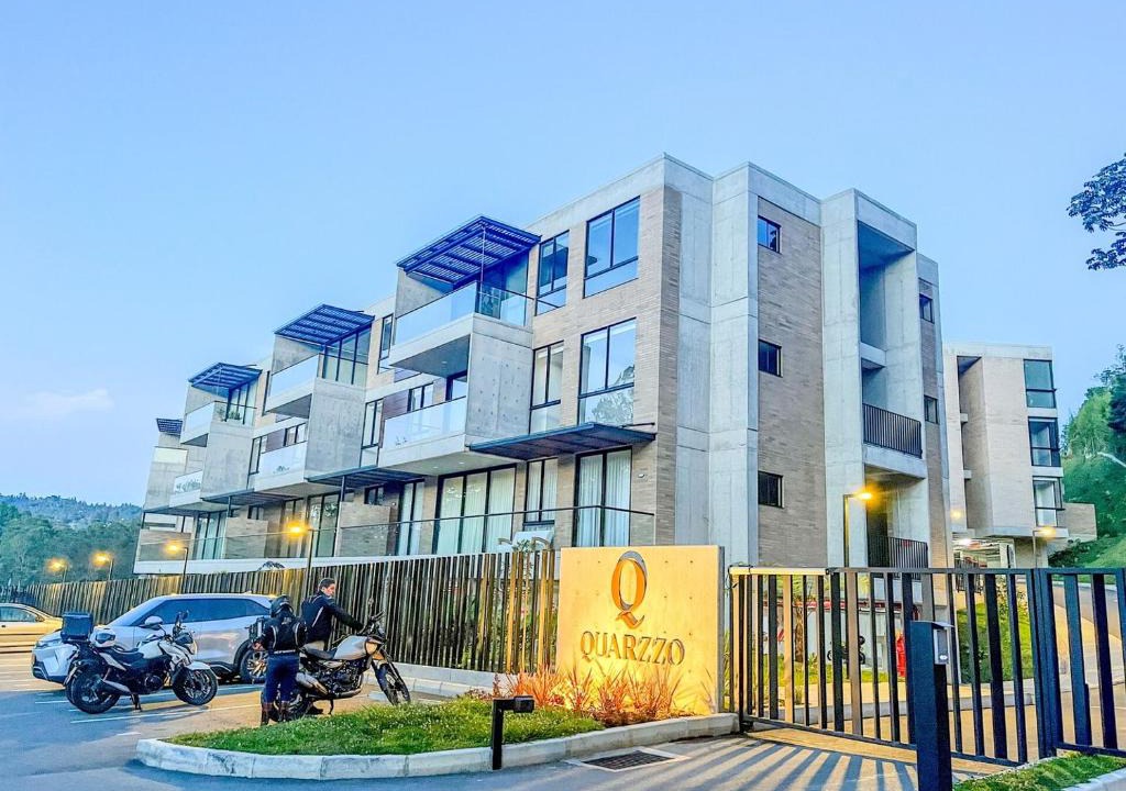Retiro Apartment | Quarzzo Suites by NOWA