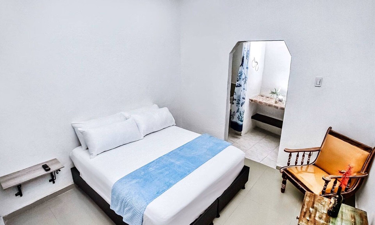 Cartagena Cabin | "room in Lodge - Comfortable Tr-a2d Queen Sized Bedroom Near Beach With Pool and Wifi"