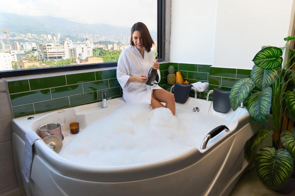 Estadio Apartment | Rosa Negra ApartaSuite | Premium Medellín Stay