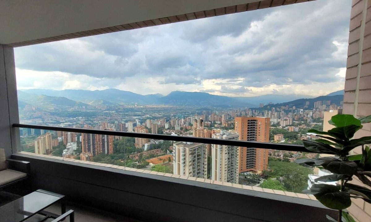El Poblado Condo | Skyline Dreams on 27th Floor! Luxury 2BR/3BA