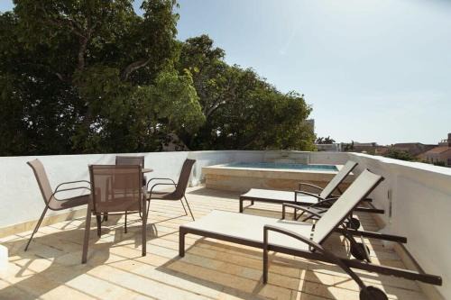 Cartagena Walled City House | Sophisticated 3BR House with Pool and AC in Ciudad Amurallada