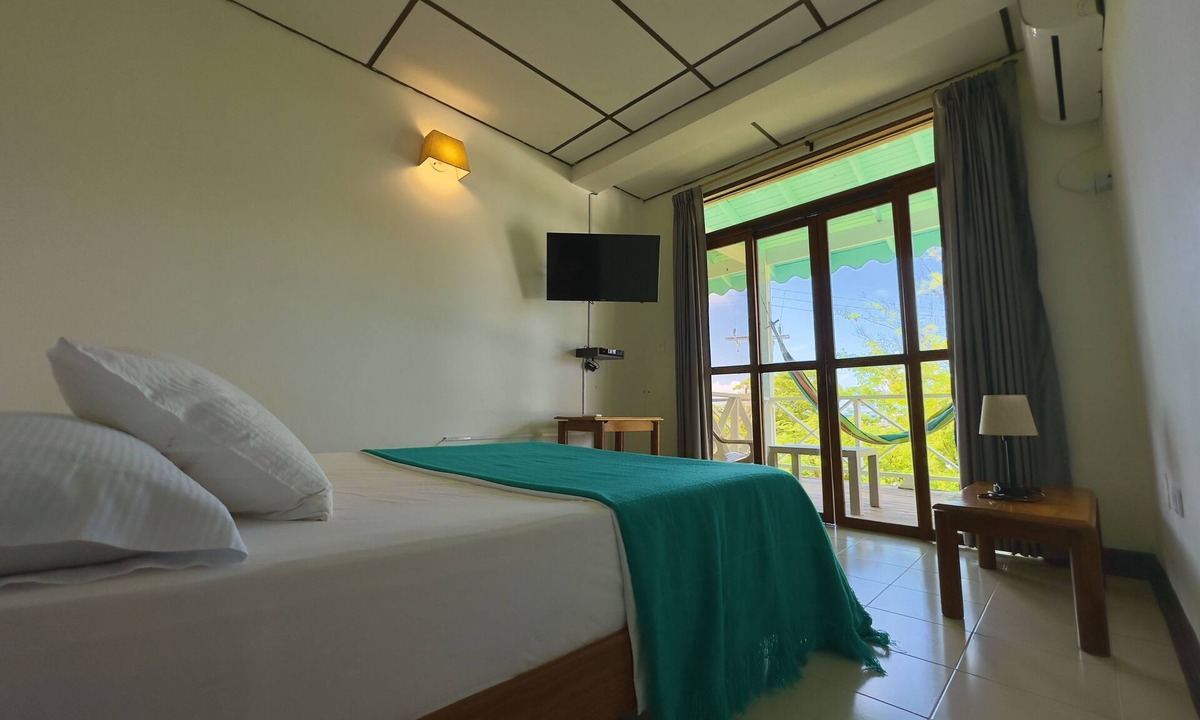 Bahia Suroeste Hotel | South West Bay Cabañas