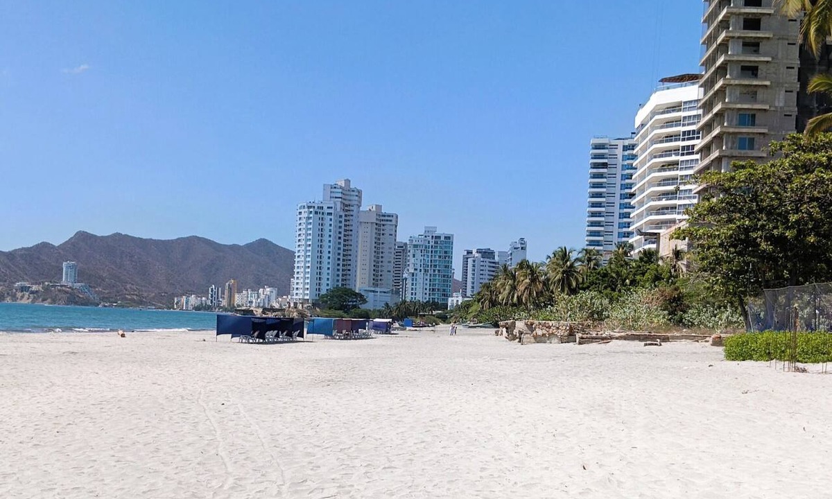 El Rodadero Apartment | Spacious 2-bedroom apartment 1-6 guest, 2-balconies, in Santa Marta, with AC.