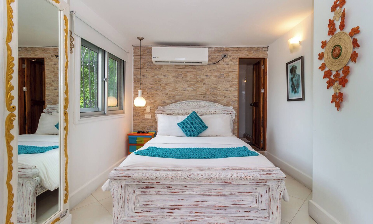 Cartagena Walled City Villa | Spacious Villa with 10 Bedrooms and WiFi, AC in Enchanting Cartagena de Indias