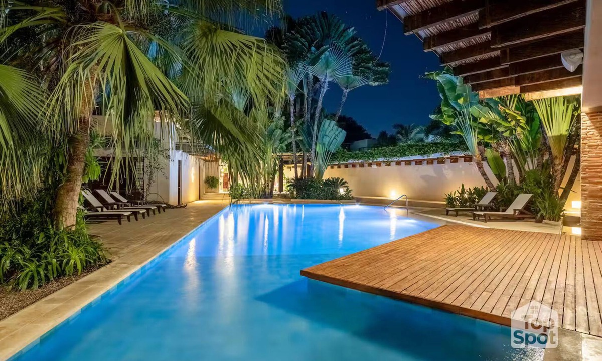 Girardot Villa | Spledid Oasis for 26 in El Peñón, by TopSpot®!