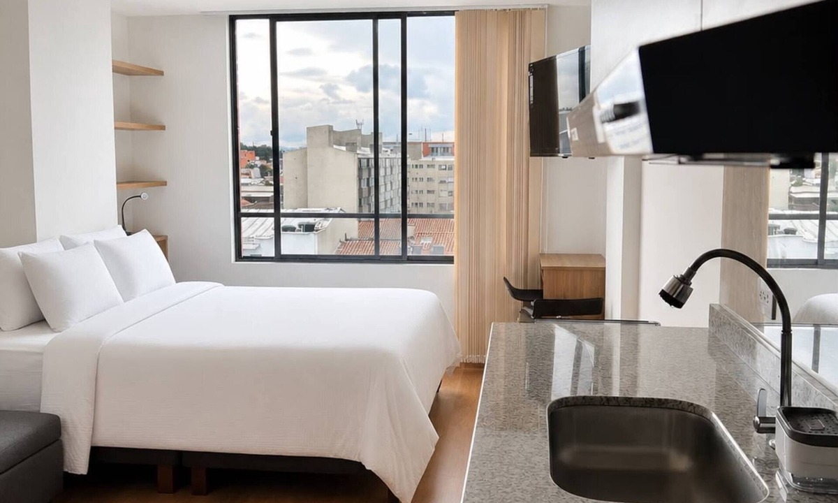 La Castellana Apartment | Studio for Travelers, Business, and Medical Tourism, Premium Location in Bogotá