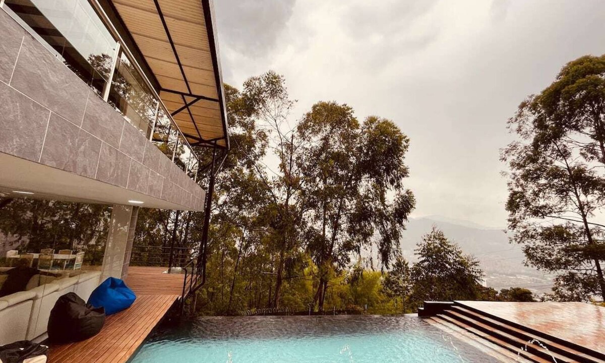 Envigado Villa | Stunning Six bedroom luxurious modern Villa