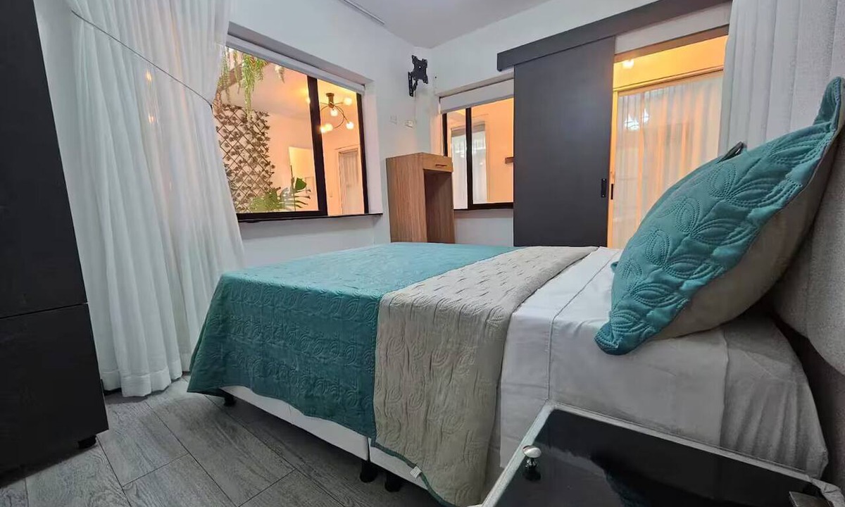 La America Apartment | Suite 7: Bright, Coliving, WiFi, Sauna, Jacuzzi, Sleeps 2+