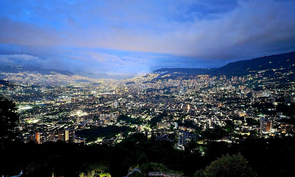 Envigado Villa | The View- Modern Mansion VIP Retreat