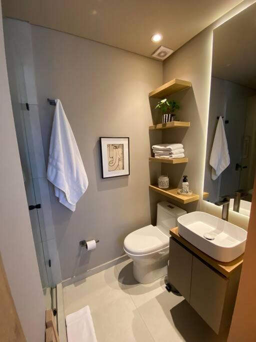 Calle 100 Apartment | Unique loft con piscina cerca a parque 93