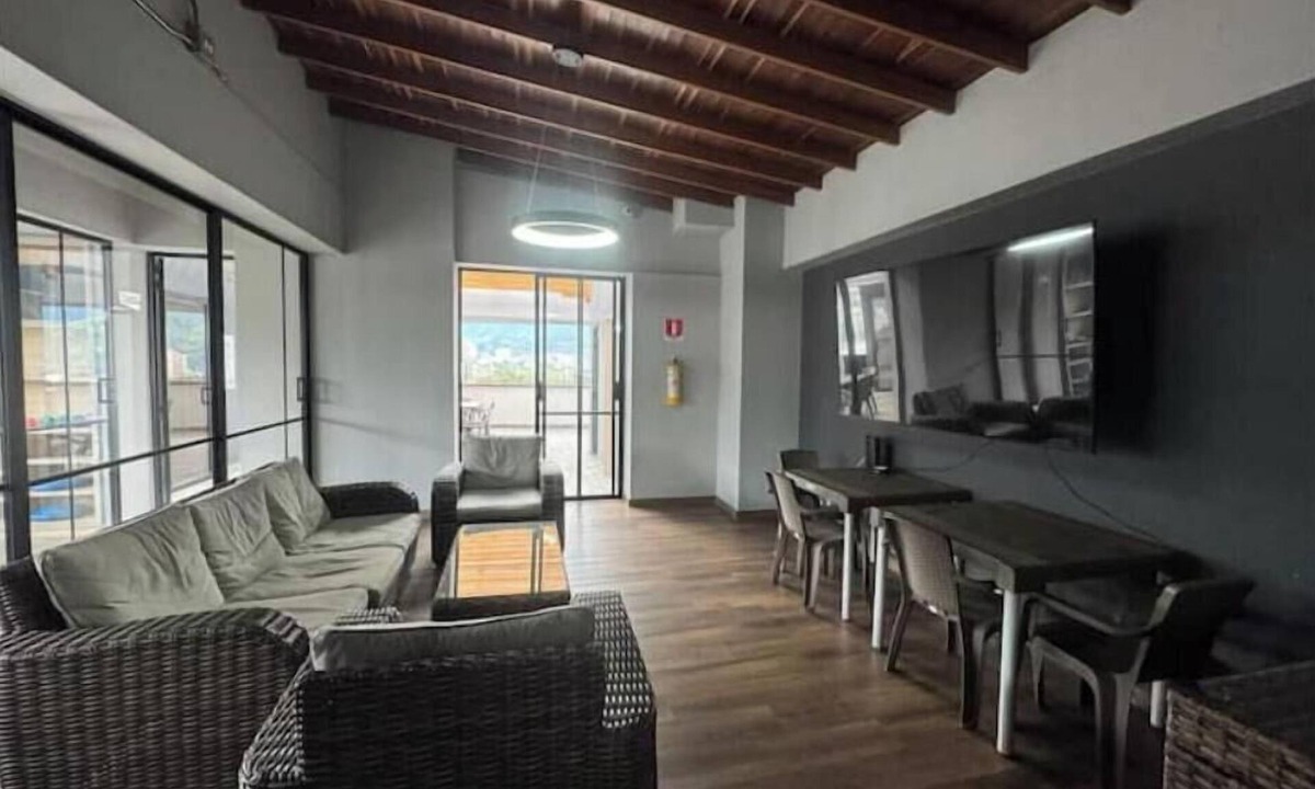 Sabaneta House | Urban chic Medellin+Shared Jacuzzi