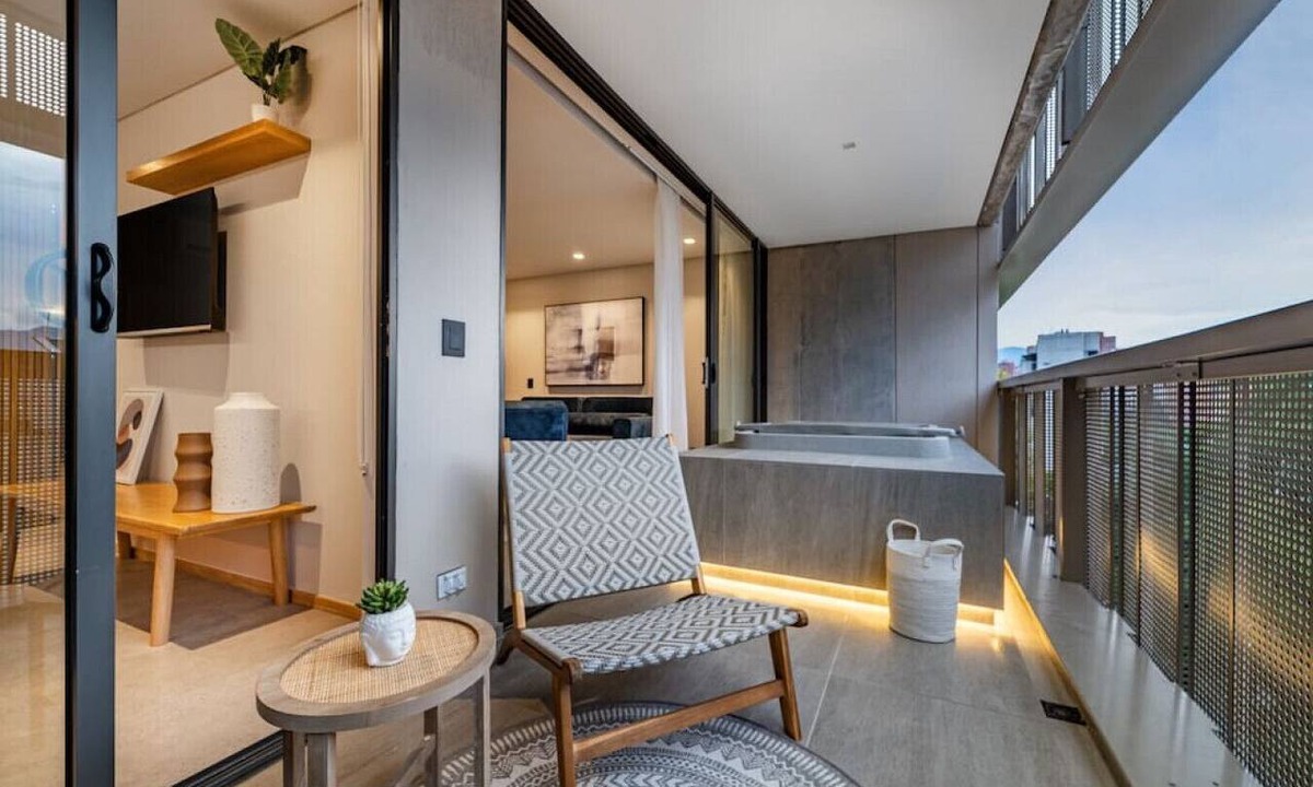 Las Lomas I Apartment | uxury 1BR Apt with private Balcony & Jacuzzi