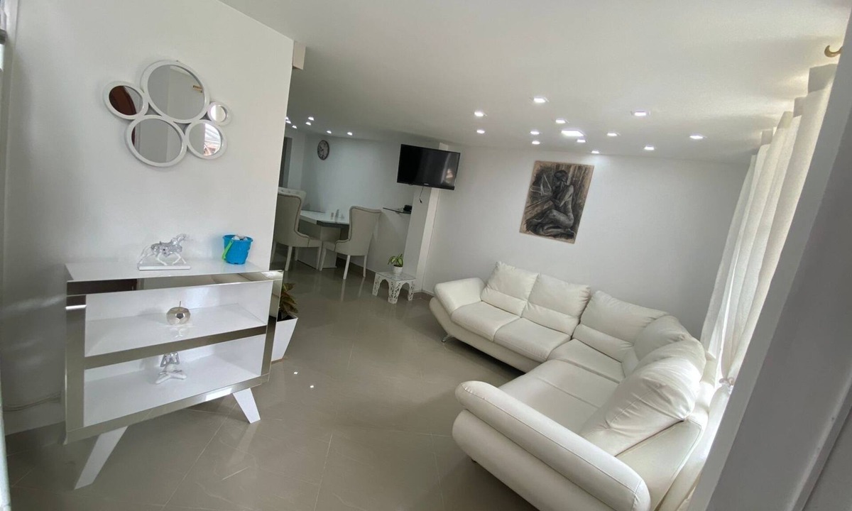 Medellin House | Very central, remodeled, family house