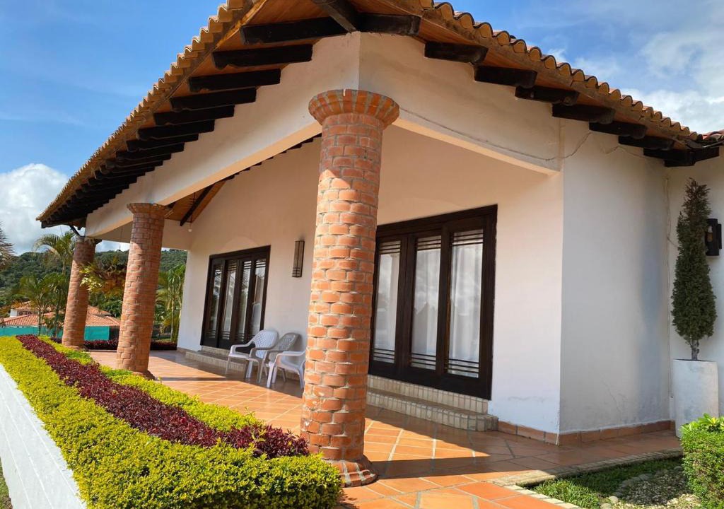 Calima Villa | Villla Celeste, 5 Minutes From Lake Calima