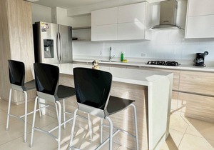 El Poblado! 2hab+Studio+Balcony+ parking, AC, fast WIFI, The Best in Medellin! in Medellín