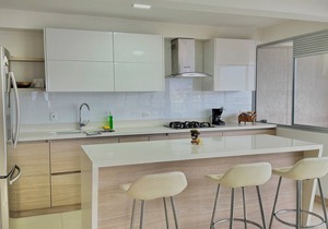 El Poblado! 2hab+Studio+Balcony+ parking, AC, fast WIFI, The Best in Medellin! in Medellín