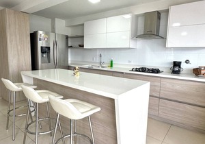 El Poblado! 2hab+Studio+Balcony+ parking, AC, fast WIFI, The Best in Medellin! in Medellín