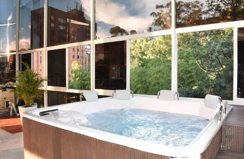 El Poblado Apartment | Ático Poblado Piscina, Jacuzzi, BBQ, AC, Disco.