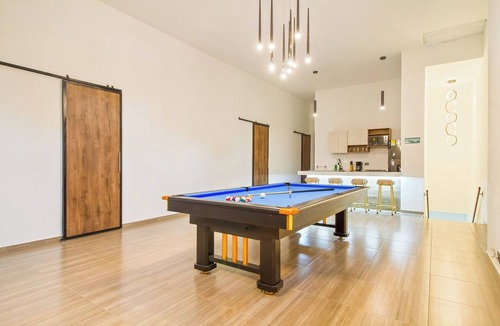 Zona Rosa Apartment | 12-bed with AC , All inclusive tourist accommodation and Experiences