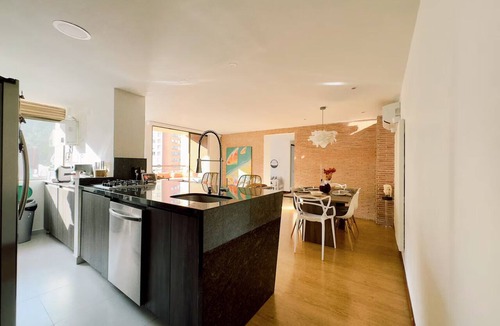 Castropol Apartment | 2-bedroom apartment in beautiful El Poblado Medellín with AC
