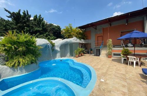 Granada Apartment | 2 Bedrooms Stylish Suite & Pool-Jacuzzi Near Granada