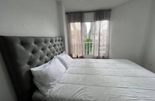 Cali Apartment | 2 BR + OFFICE - Amplio apartamento completamente renovado , iluminado y moderno