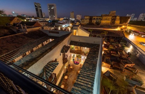 Cartagena Walled City House | 24 BR ROOFTOP POOL OLD CITY PARTY FRIENDLY