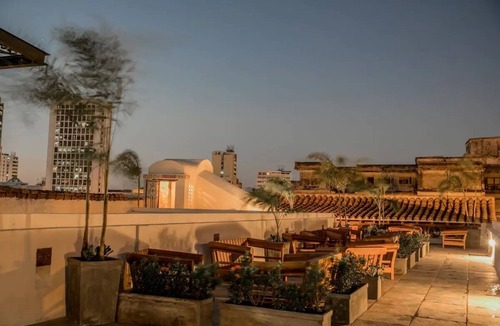 Cartagena Walled City House | 24 BR ROOFTOP POOL OLD CITY PARTY FRIENDLY