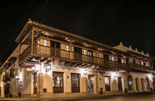 Cartagena Walled City House | 24 BR ROOFTOP POOL OLD CITY PARTY FRIENDLY