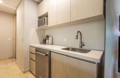 Porto Nao Apartment | 3BR beach escape w/pool, hot tub & gym
